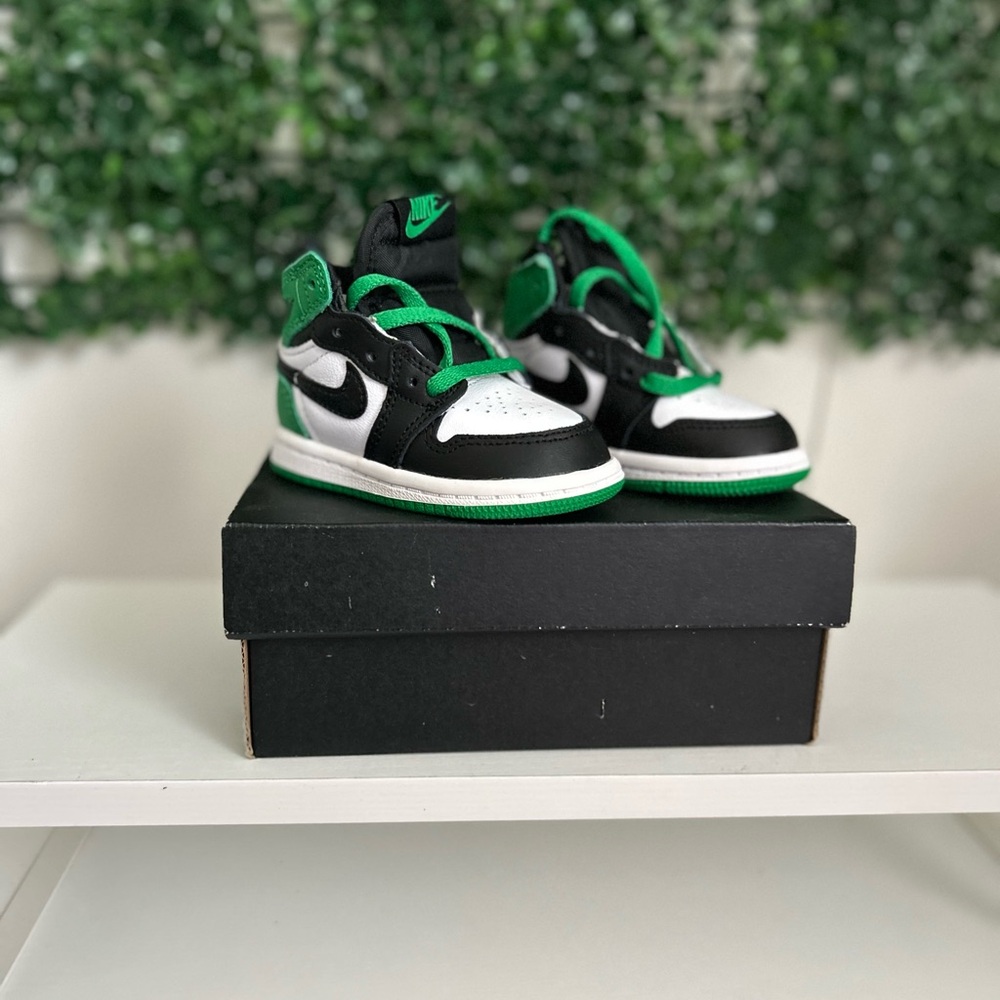 Jordan 1 Retro High OG - Black/Green